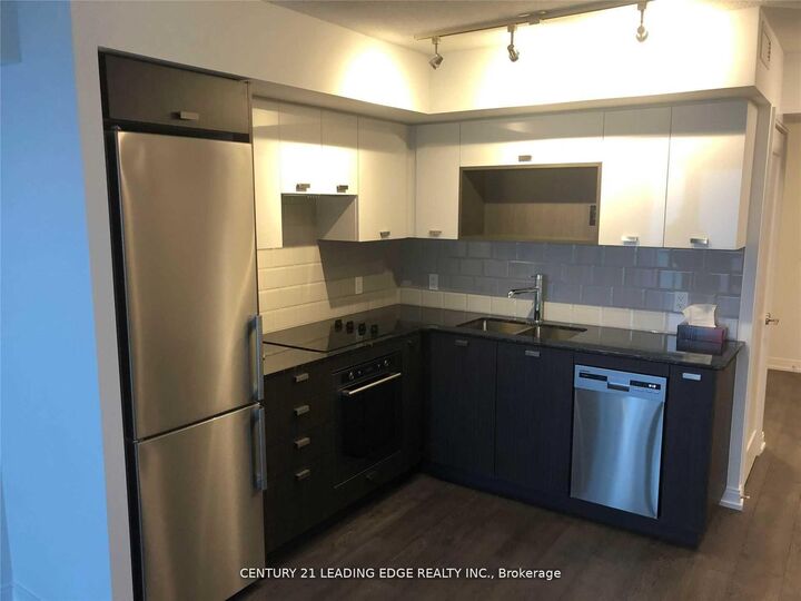 Property Photo: 275 Village Green Square 2225 ON M1S 0L8