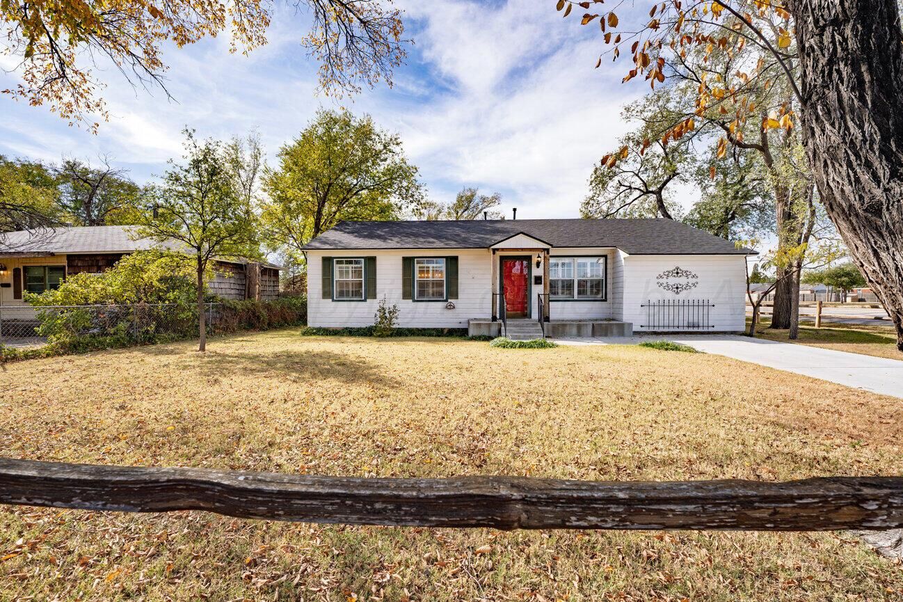 Property Photo: 1900 Beech Street TX 79106-4506