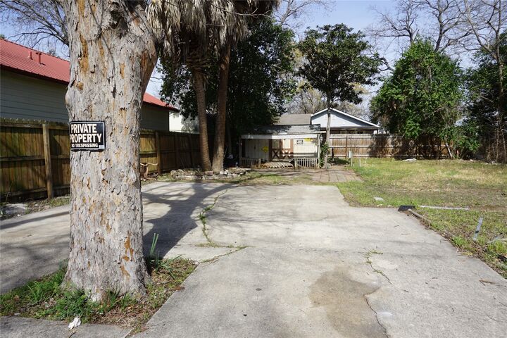 Property Photo: 328 Wavell Street TX 78666