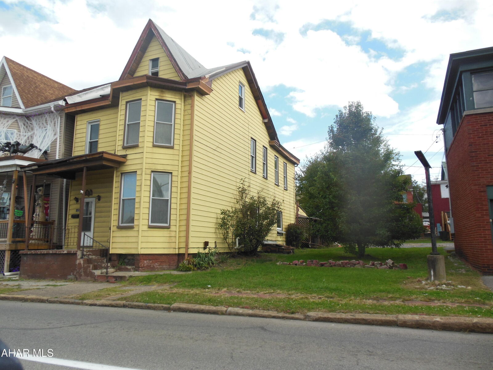 Property Photo: 1121 7th Avenue PA 16602