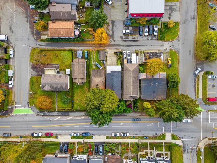 Property Photo: 1376 Prairie Avenue BC V3B 1T2