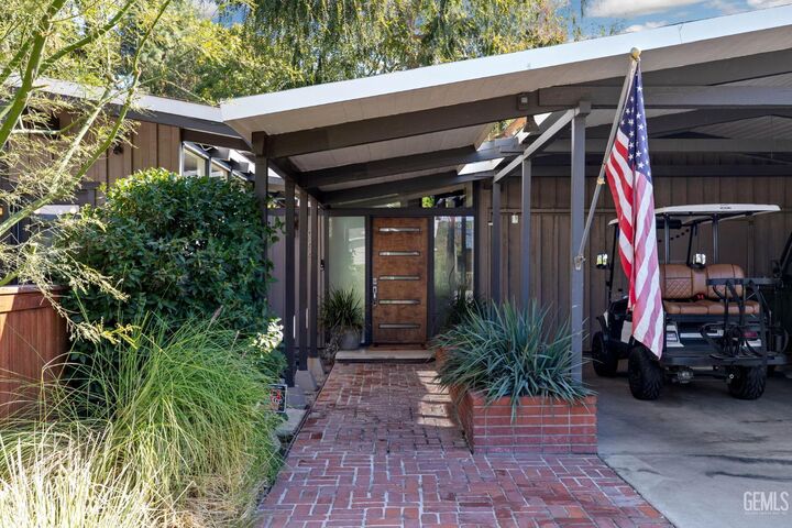 Property Photo:  944 Fairway Drive  CA 93309