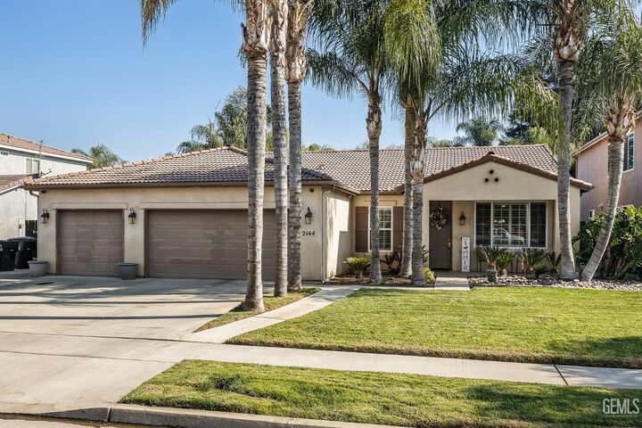 Property Photo: 2144 N Tommy Street CA 93291