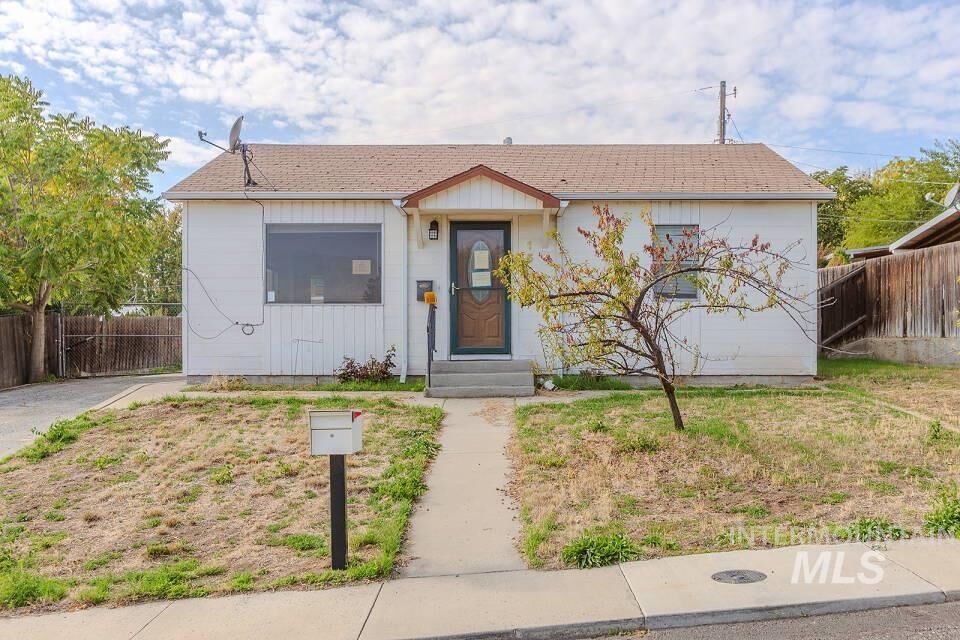 Property Photo: 1516 Sunrise Drive WA 99403