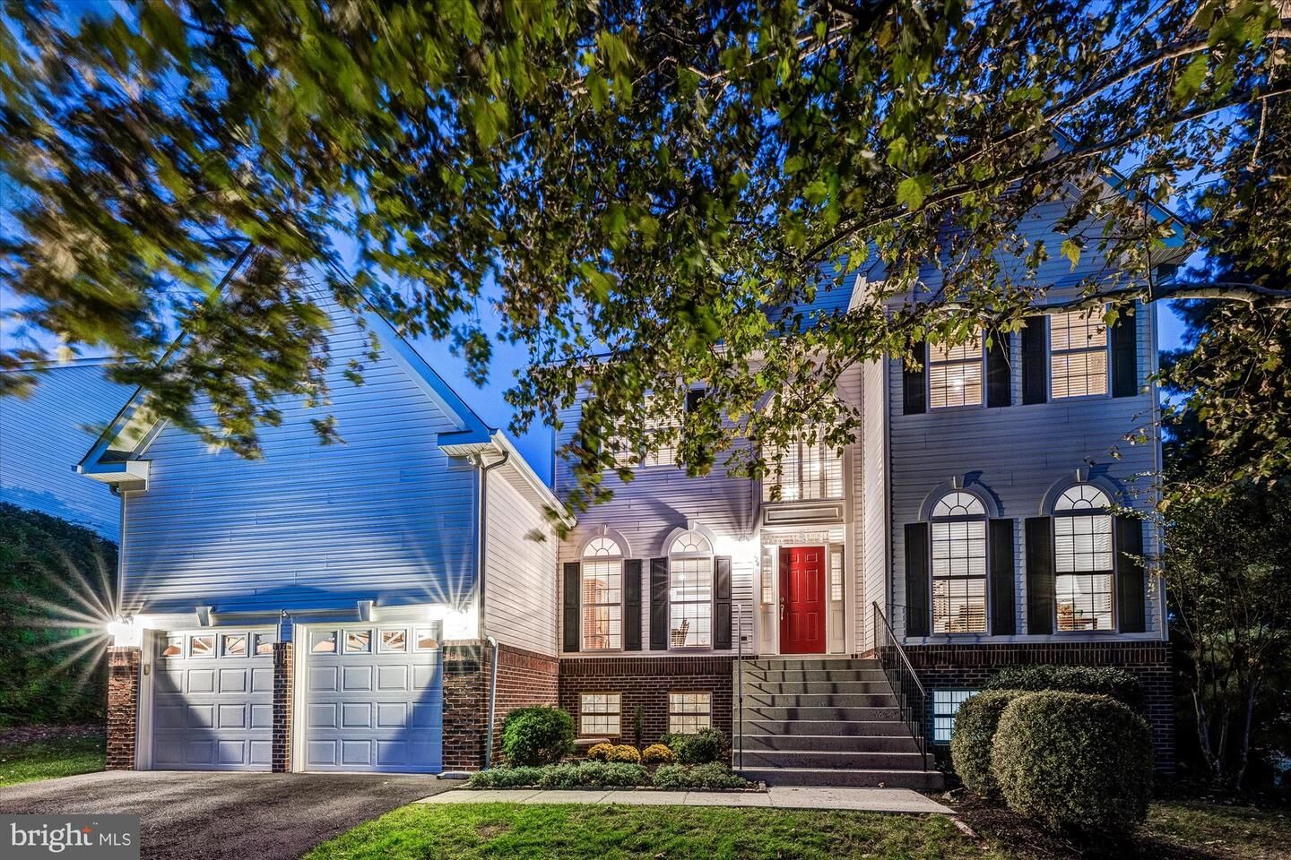 Property Photo:  724 Godfrey Court SE  VA 20175