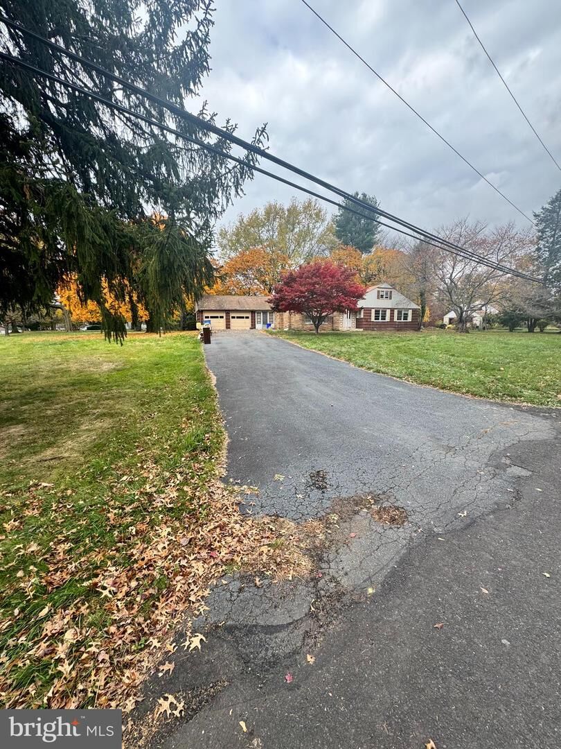 Property Photo: 1 Sunnyside Lane PA 19067