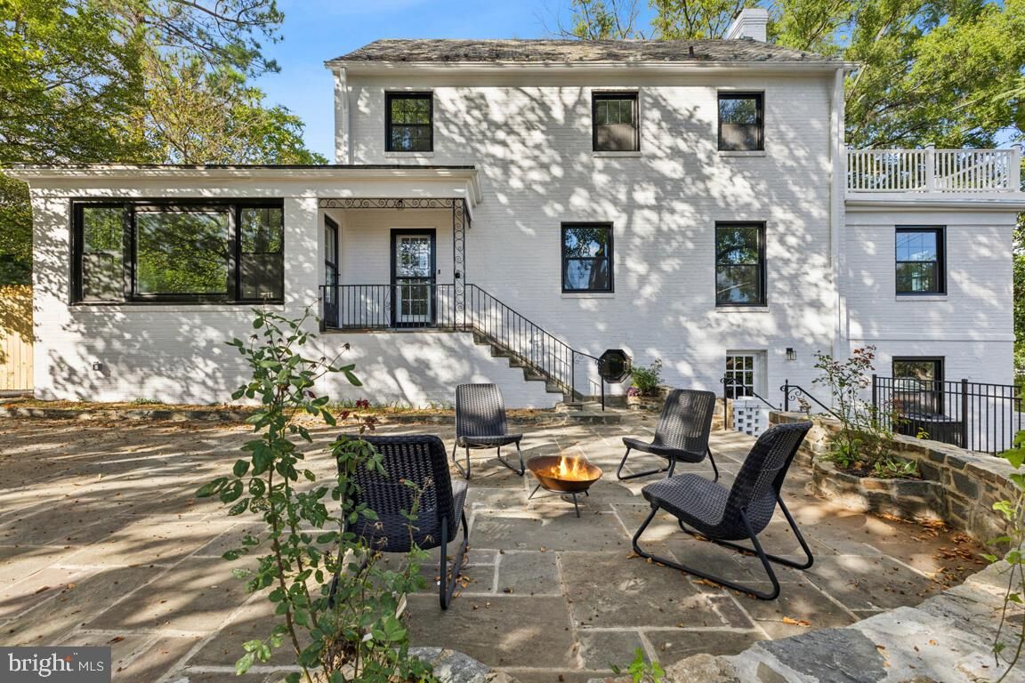 Property Photo: 1901 Belle Haven Road VA 22307