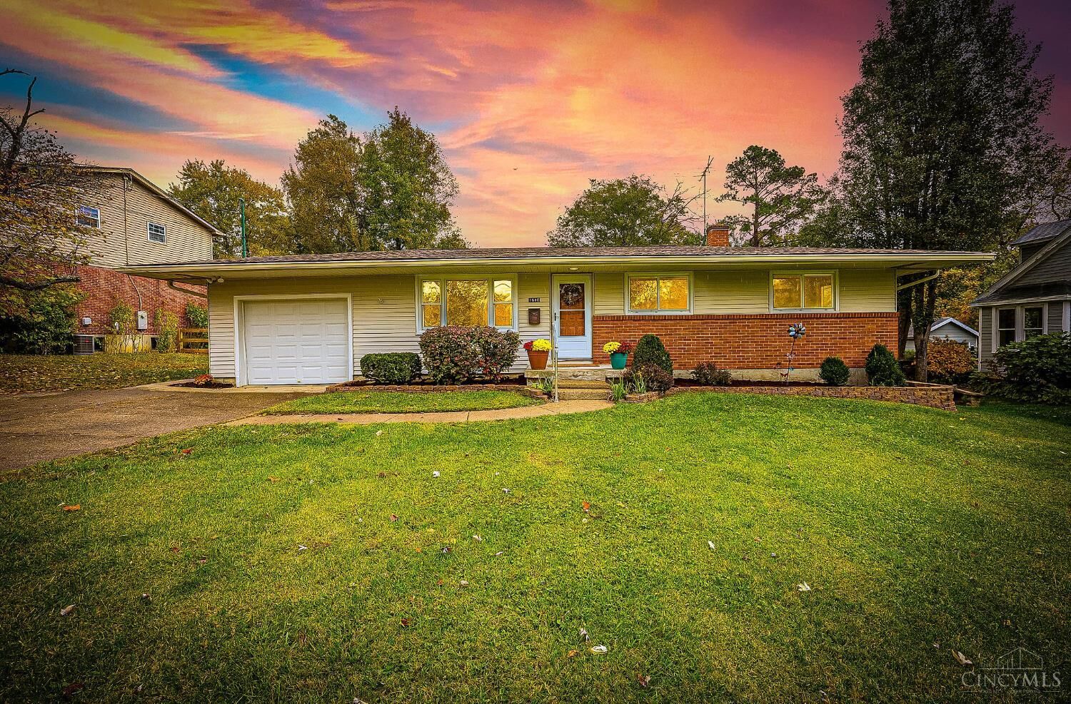 Property Photo: 1610 Bloomingdale Avenue OH 45230