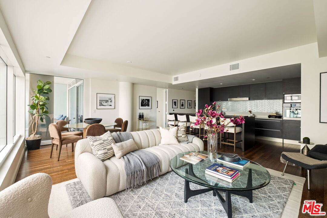 Property Photo:  6250 Hollywood Blvd  CA 90028 