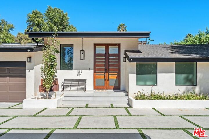 Property Photo:  5922 Oakdale Ave  CA 91367