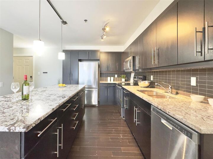 Property Photo:  235 Bridgeland Drive  MB R3Y 0H4