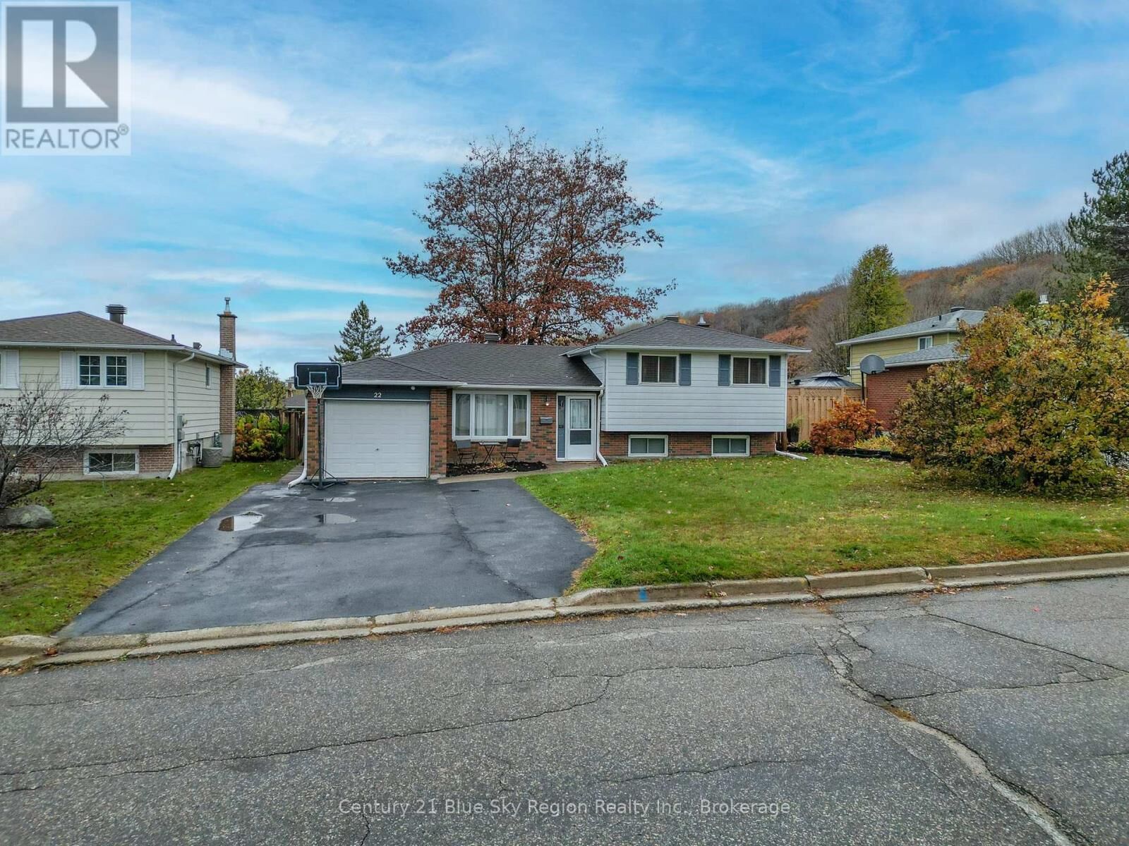 Photo de la propriété:  22 Kathryn Crescent  ON P1B 8P4 