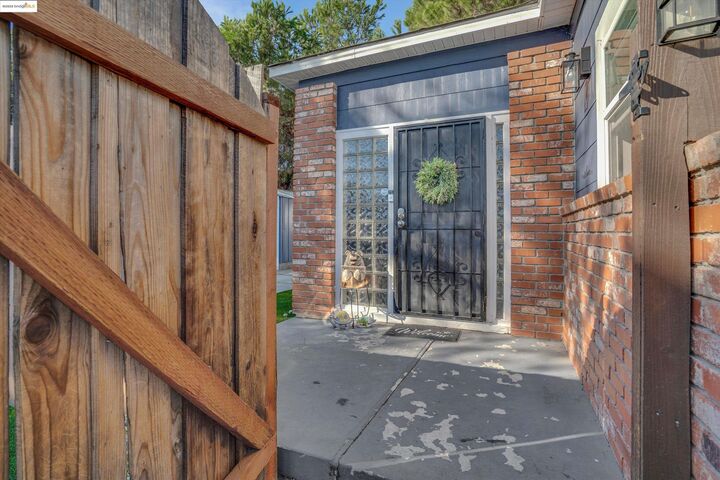 Property Photo: 810 F St CA 94509