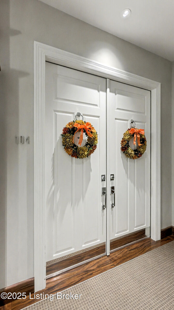 Property Photo:  1409 Mockingbird Terrace Dr Unit 104  KY 40207 