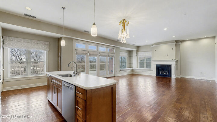 Property Photo: 1409 Mockingbird Terrace Dr Unit 104 KY 40207