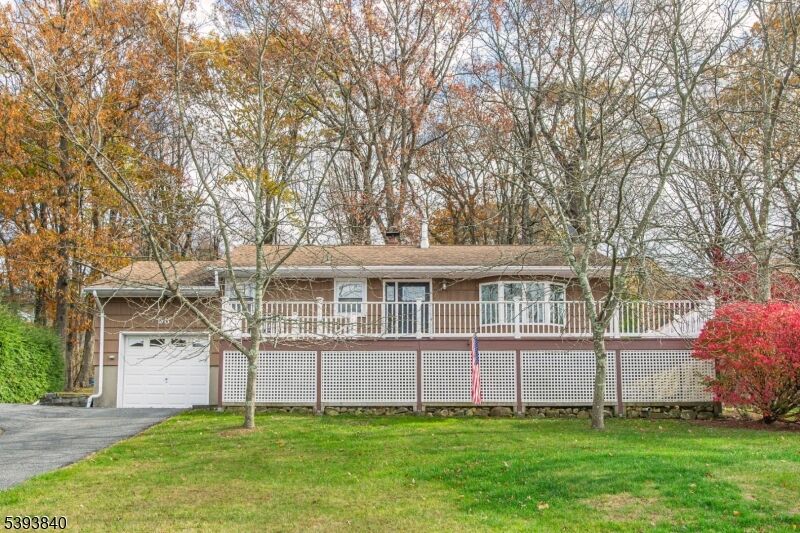 Property Photo:  53 Castlewood Trl  NJ 07871 