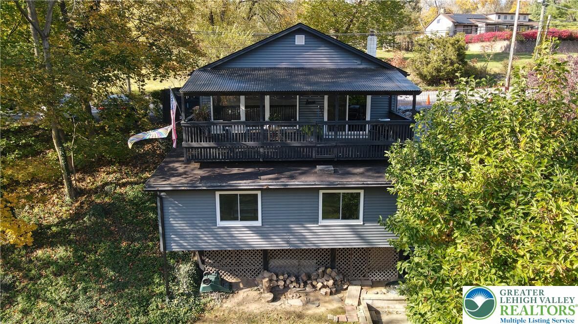 Property Photo:  2425 Delaware Drive  PA 18040 