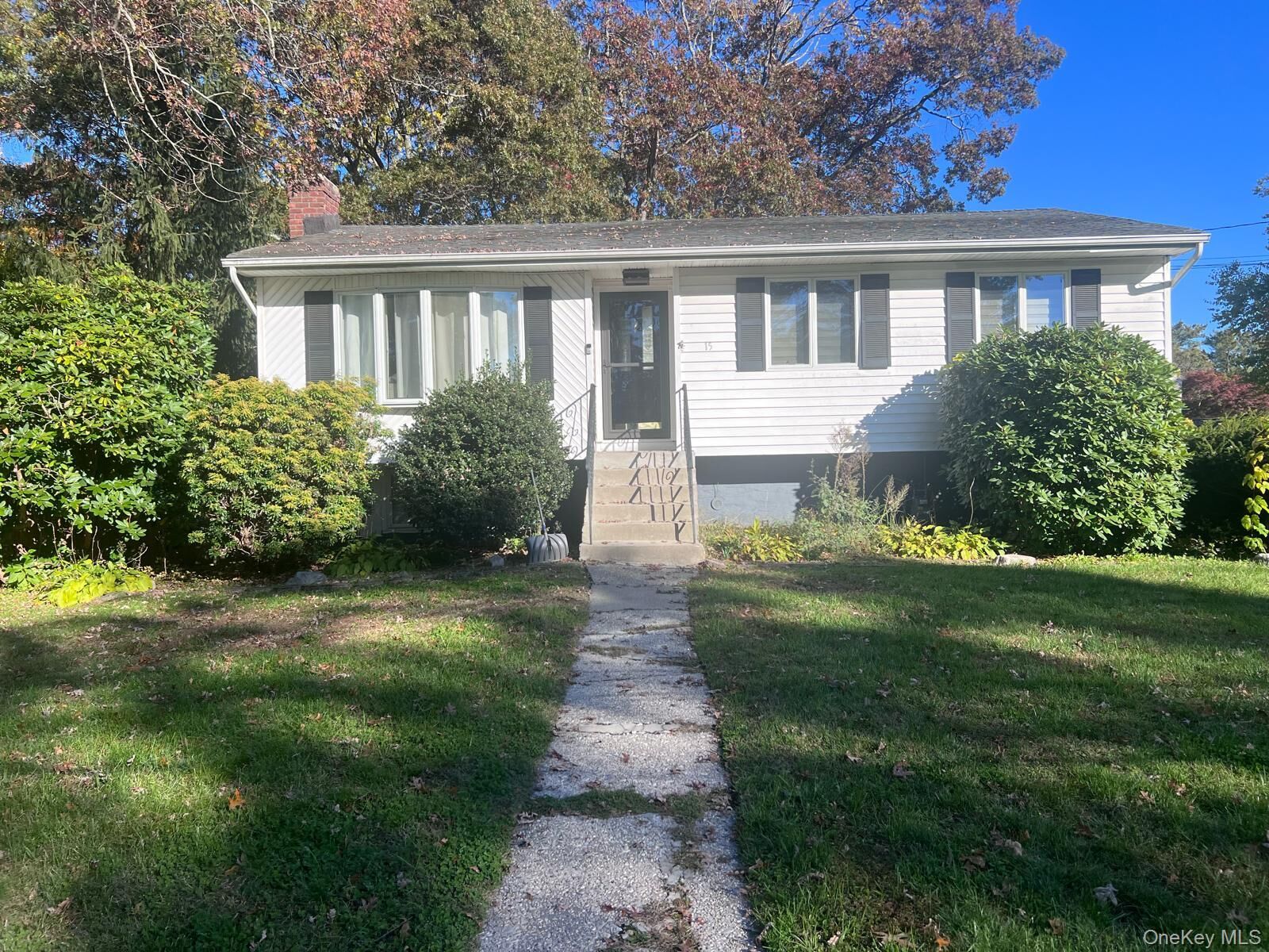 Property Photo:  15 Wenmore Lane  NY 11776 