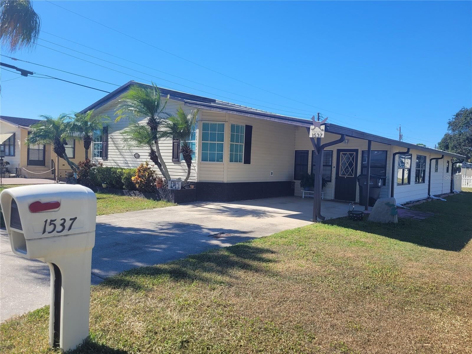 Property Photo: 1537 Blue Lake Drive FL 33801