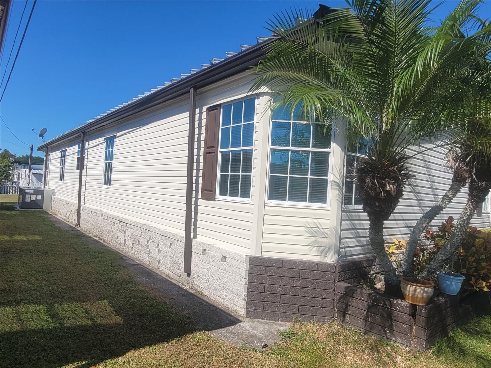 Property Photo:  1537 Blue Lake Drive  FL 33801 