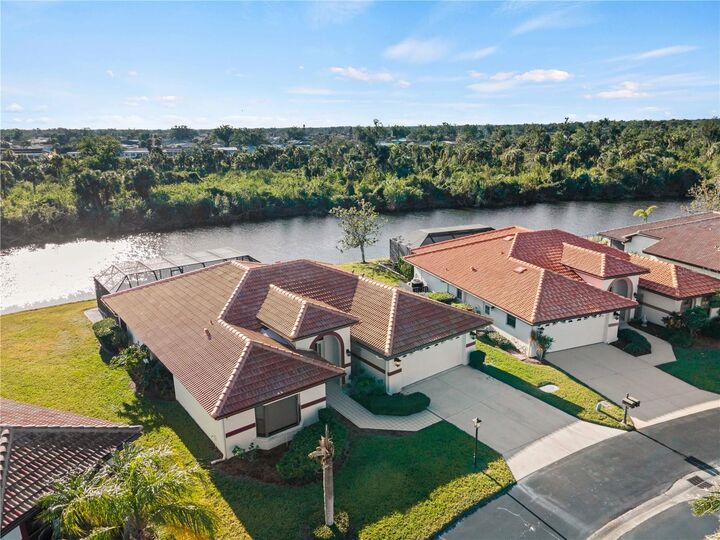 Property Photo:  1946 Cove Pointe Drive  FL 34293