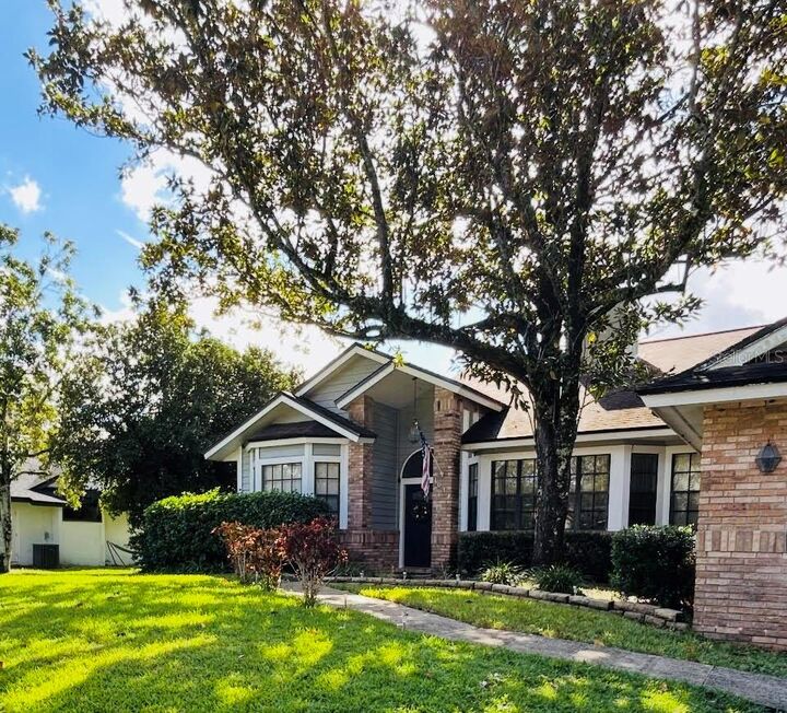 Property Photo: 1014 Willa Lake Circle FL 32765