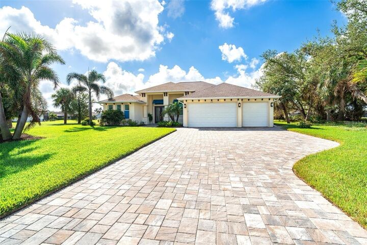 Property Photo: 592 Boundary Boulevard FL 33947