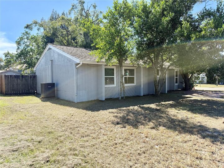 Property Photo:  5001 Whiteway Drive  FL 33617 