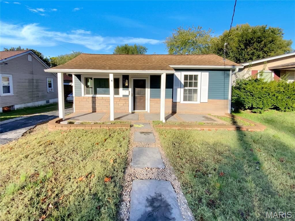 Property Photo:  807 Huber Street  MO 63028 