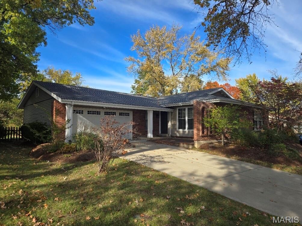 Property Photo: 1009 Summer Tree Drive MO 63011