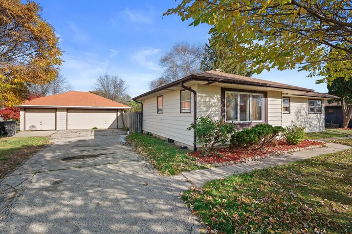 5224 W Luebbe Ln  Milwaukee WI 53223 photo