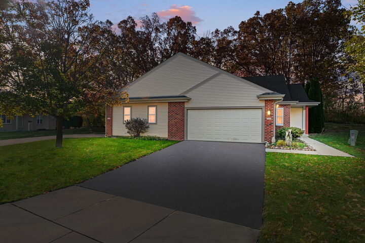 1337 E Buckwood Dr  Oak Creek WI 53154 photo