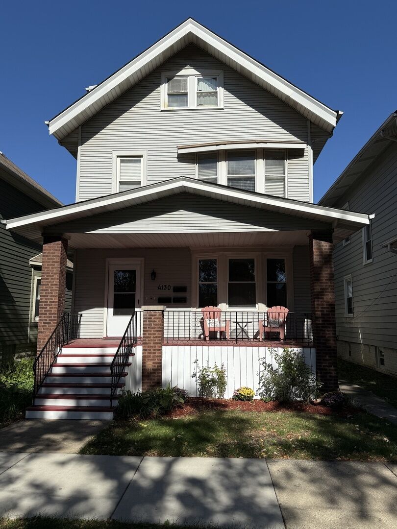 Property Photo: 4130 W Newport Avenue IL 60641