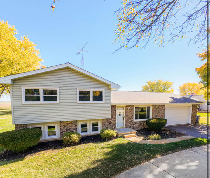 21044 Virginia Road  Dekalb IL 60115 photo