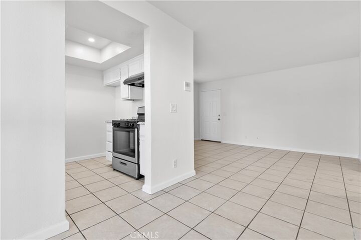 Property Photo:  5915 Woodman Avenue 103  CA 91401 