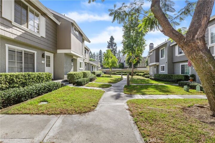 Property Photo:  7 Thicket  CA 92614 