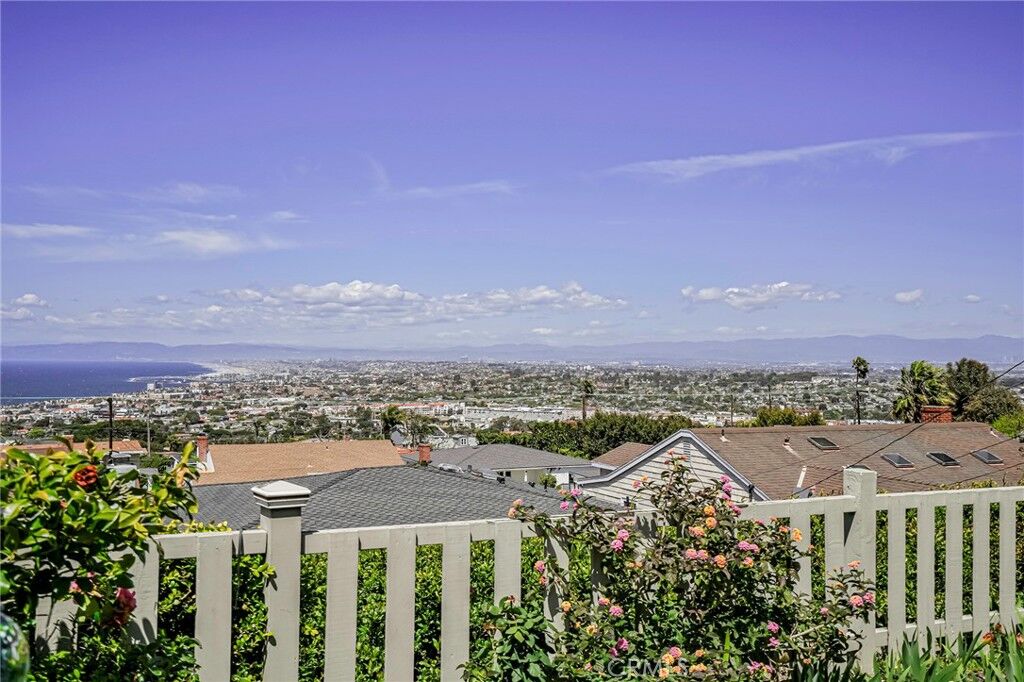 Property Photo:  117 Paseo De Granada  CA 90277 