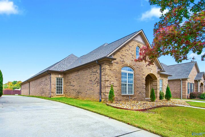 Property Photo: 25165 Kingston Drive AL 35613