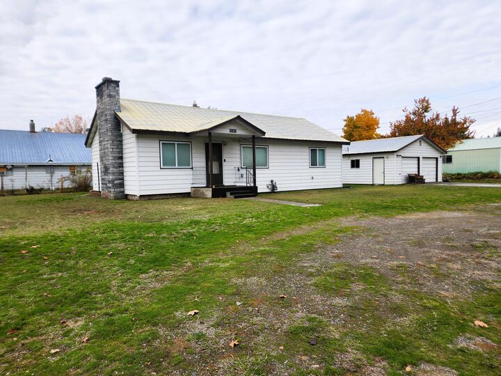 Property Photo: 980 Kalmia St WA 99141