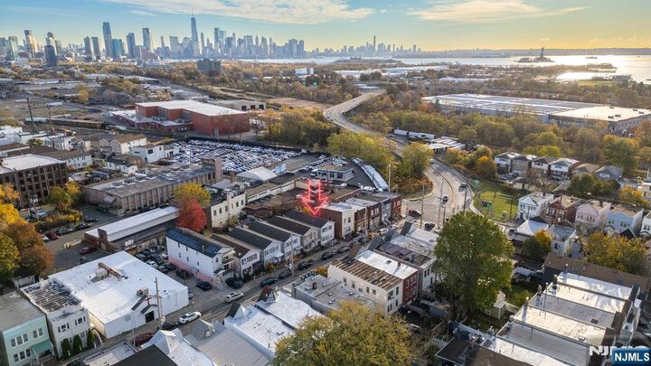 Property Photo:  12 Bayview Avenue  NJ 07305 