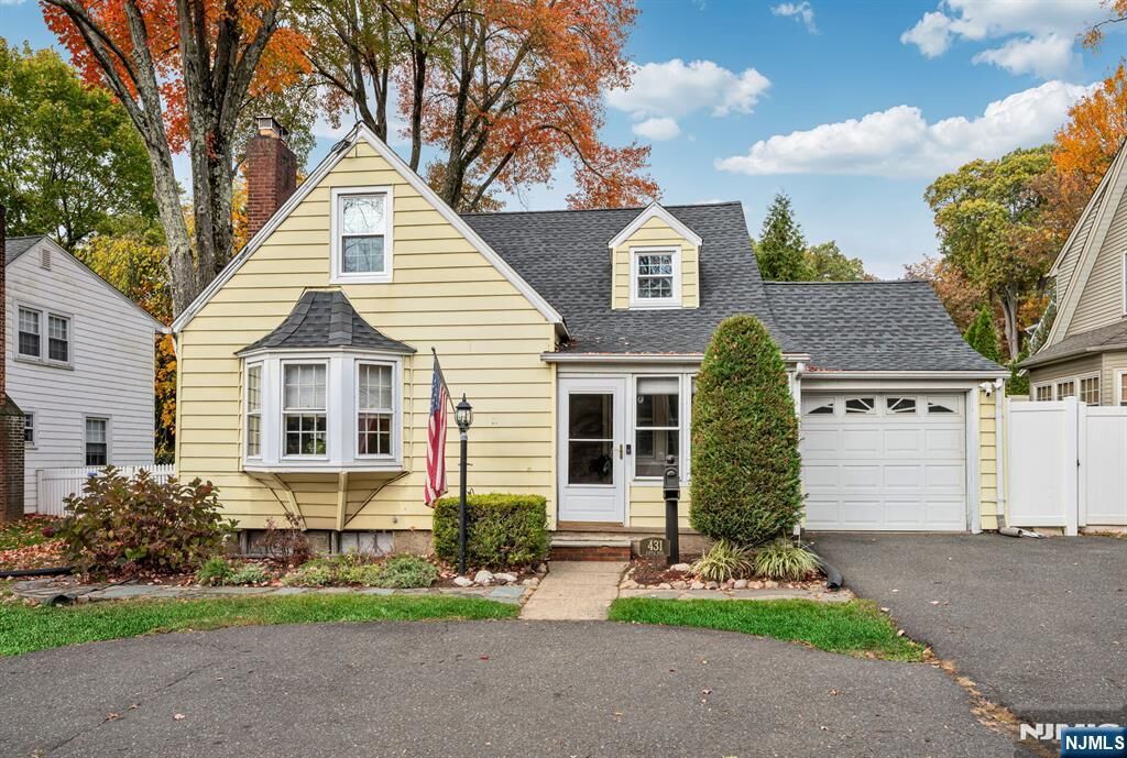 Property Photo:  431 Goffle Road  NJ 07481 