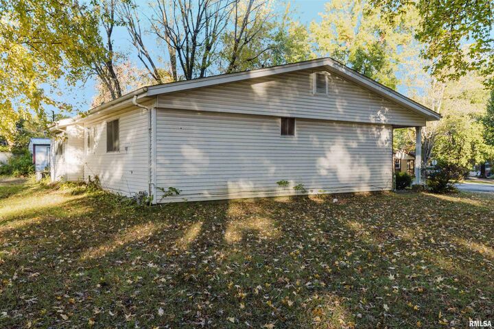 829 Melody Lane  Herrin IL 62948 photo