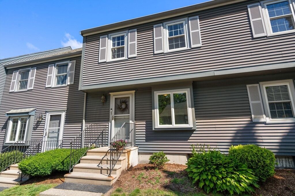 Property Photo: 10 Oak Ridge Drive 5 MA 01754