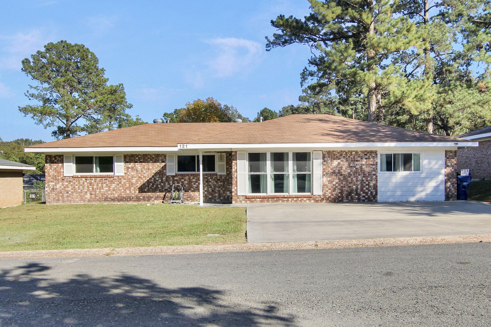 Property Photo:  121 Powell Dr  LA 71446