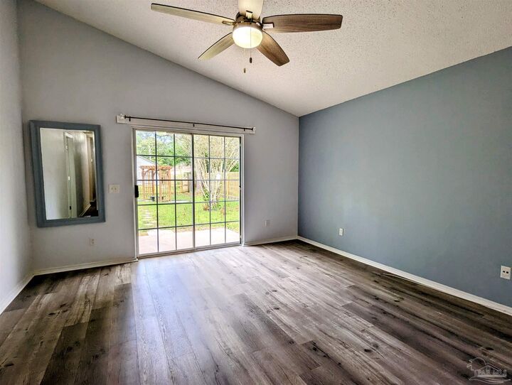 Property Photo: 2466 Redoubt Ave FL 32507