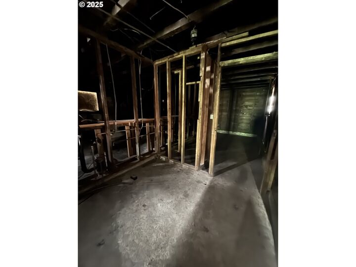 Property Photo: 9400 NE Gertz Ct OR 97211