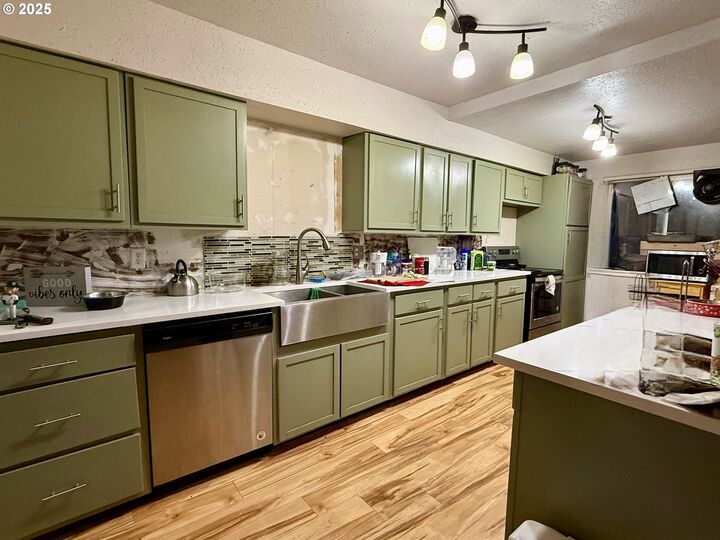 Property Photo: 1470 Waite St OR 97402