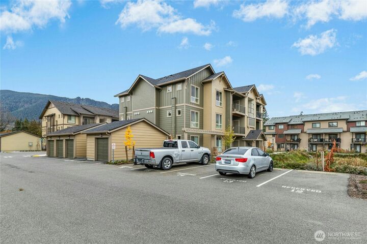 Property Photo: 1845 SE 12th Place H-204 WA 98045