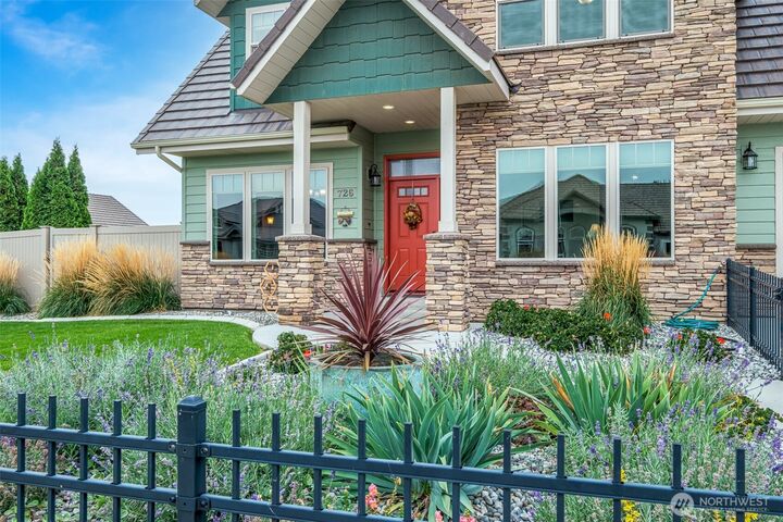 Property Photo:  726  L Street SW  WA 98848 