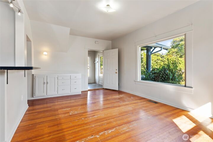 Property Photo:  2639  Yew Street  WA 98226 